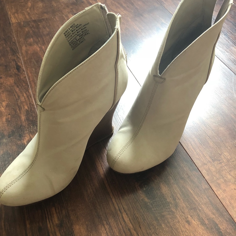 Jennifer Lopez nude/beige wedge booties